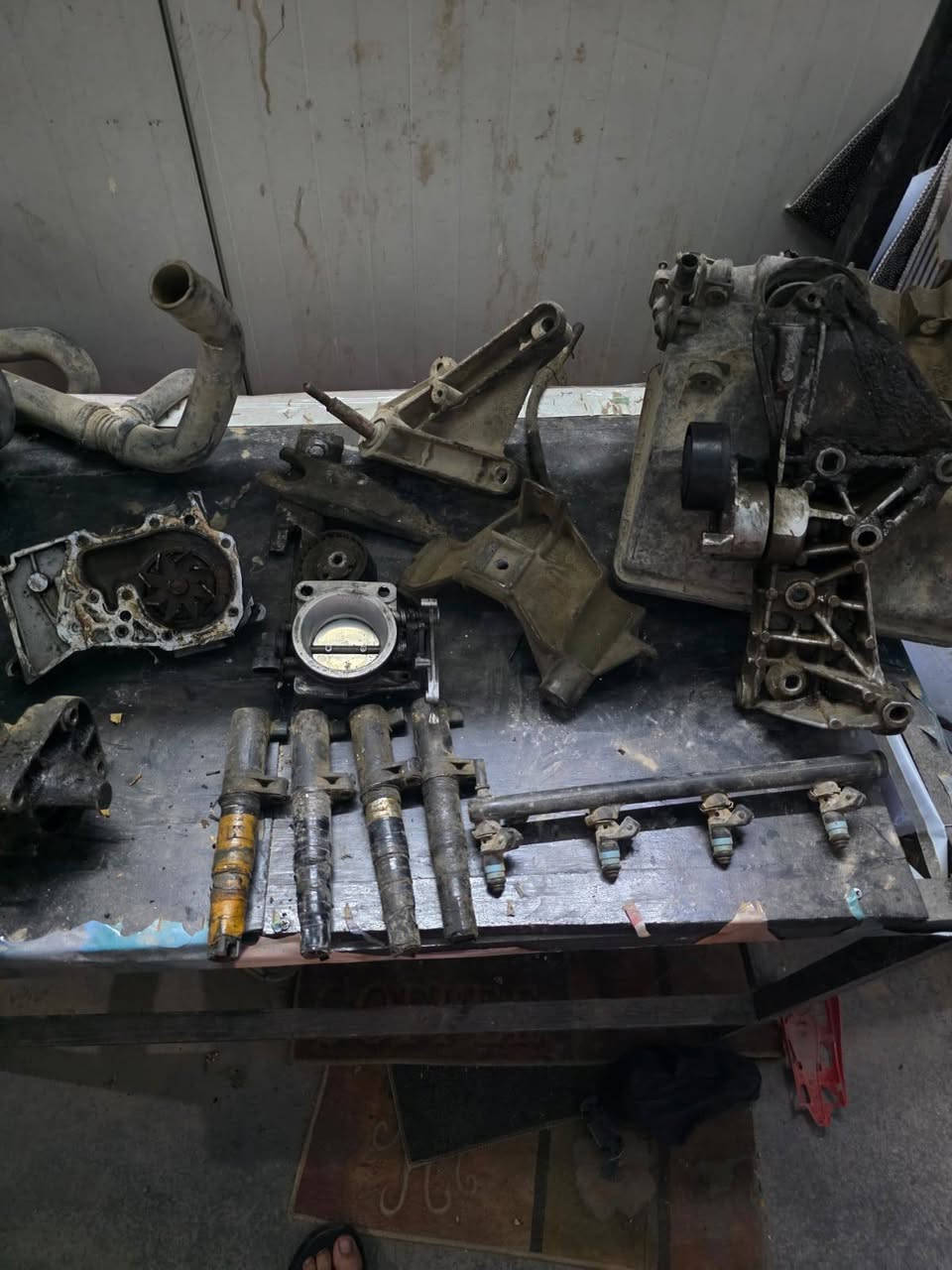 غراض رينو لوكان
واتر بامب 
سلف
نوزلات هنه والمسطره
تخم مجاول 
جويتر 
روله ضعاطه مع القاعده
قاعدة اذان محرك مع دجه كير
قبغ كحرك 
ماشة كلج
عينه وصينيه وبولبرن مستعملات
شوته كامله 
روله قايش تايمكيس
كمبريسر لاطشه
شرط الغراض على الفحص كلهن شغالات 
العنوان بغداد الشعب ***********
