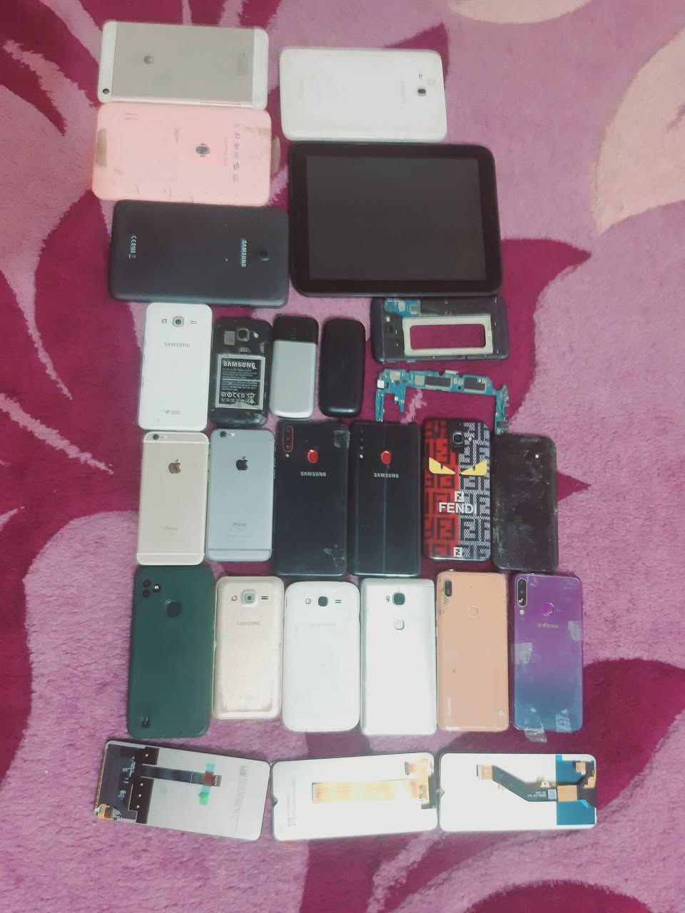 اسلام عليكم شراي يجي واتساب او يتصل ❗❗❗ ابيع شلعة
***********
للمهتمين واهل صيانة اجهزة للبيع بيهن نقص شاشات وبيهن واحد كونكتر شاشة واحد يرادله تنصيب النظام وبيهن شغالات كلشي مابيهن 
سبب البيع تركت الصيانه 
سعر 130 مكان بغداد مدينه
