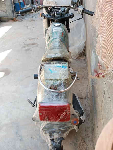 سلام عليكم قفاز يوماها لبيع بدون اوراق مكفوله عشائرين محرك ما مفتوح سعر 250وبيه مجال قليل مكاني ميسان قضاء الميمونه رقم الهاتف ***********
