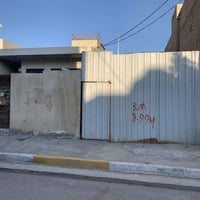 قطعة 200 متر طابو ملك صرف للبيع مبني منه 100 متر و100 فرارغه عنوان الث...