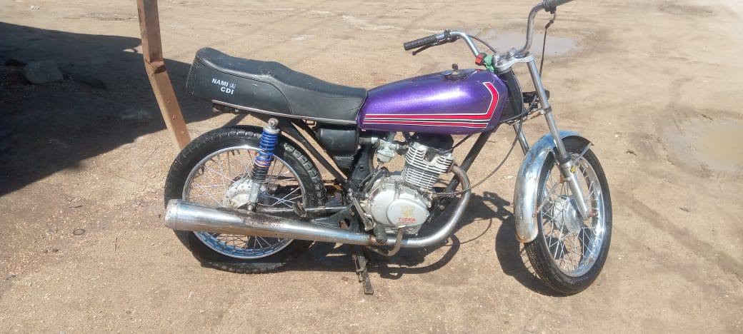 سلام عليكم. من رخصة الادم مكلف بلنشر دراجه حلوه ونضيفه سعره مناسب ودراجه خدميه عوزه بس مدكر مكان الرميثه ابو شريش الضوالم. رقم صاحب دراجه ***********
