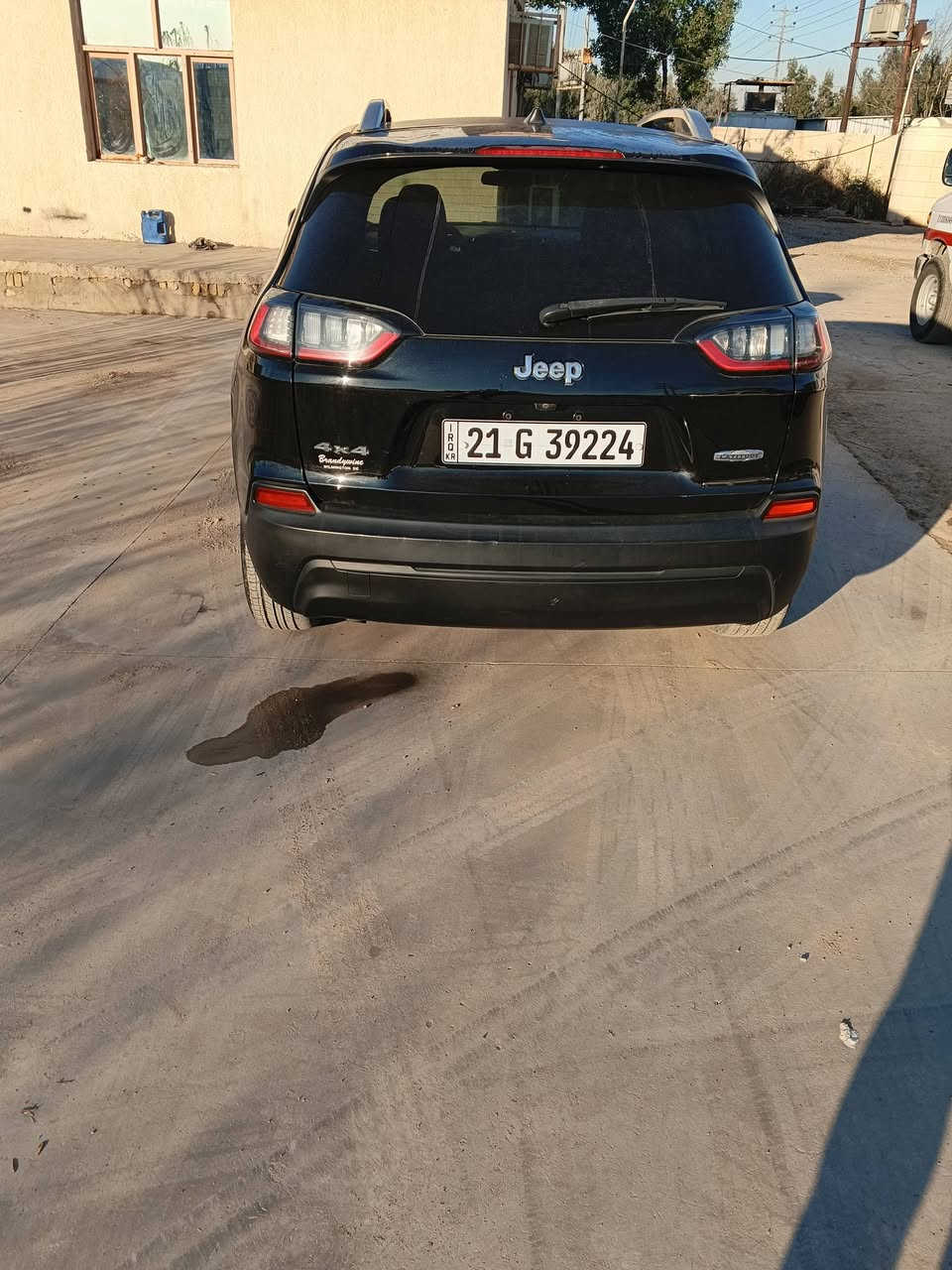 السلام عليكم سيارة جيب بزون شيروكي  2020 فول مواصفات ما عده الفتحة  مراوس بيت زراعي حسب الأتفاق  *********** اتصال متواجد
