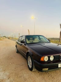 BMW  م. 1993 لون اسود كرزي حجم 525 الرقم انبار مشروع وطني محرك مسكر عد...