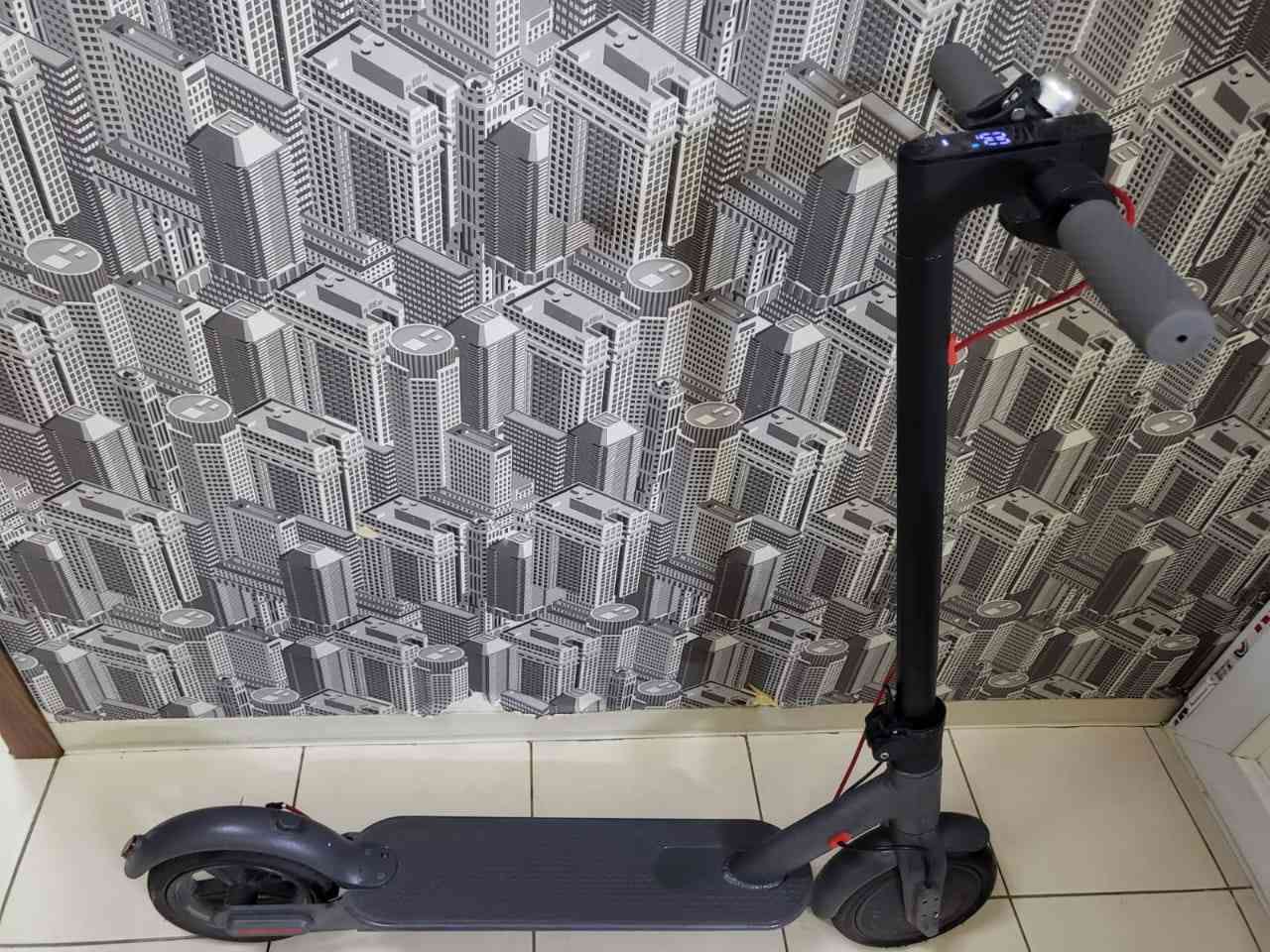 🛴 سكوتر كهربائي للبيع
سكوتر نظيف وحالة ممتازة 👌
⚡ السرعة توصل تقريباً 25 كم/س
🔋 الشحن يدوم من ساعة إلى ساعة ونص
🚀 3 أوضاع قيادة: Eco / D / Sport
🛞 تايرات مطاط قوية تتحمل الطرق
💪 مناسب للشارع اليومي وما يتأثر بسهولة
📌 الاستخدام قليل وحالته زينة


**إذا كنت صاحب هذا الإعلان وتريد حذفه لأي سبب، رجاءا أرسل رسالة إلى الدعم الفني**