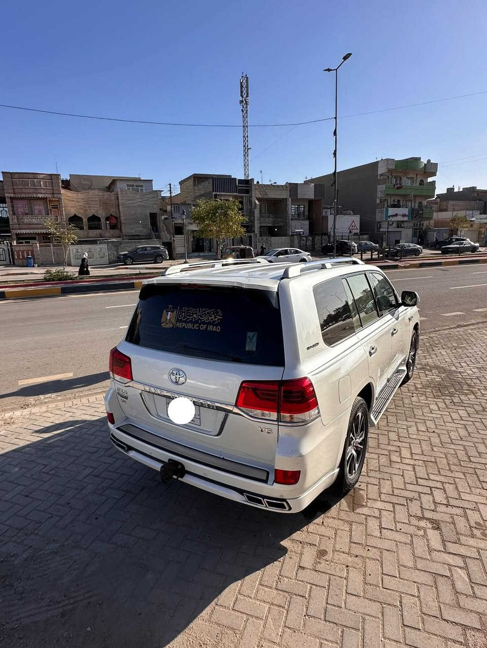 ‏بسم الله الرحمن الرحيم 
لاندكروز مديل 2020 {ساز } باب الاول  
رقم بغداد  
ماشيه 101 الف حقيقي  
مكفولة كفاله عامه 
كير مكينه حداديه 
{فقط بارد موضح في الصوره }
شاحن لاسلكي
1 بصمه +
2- سلايت
3- كشنات جلد + كشنين كهرباء + كشن السائق 3 حركات
8 -4 ارباك
5- شاحن لاسلكي
7- مري شفط + مري قلاب عند الرجوع + اشاير بالمري
8- اشاير لكزز + لايت اسود
9- حساسات امامي خلفي
10 - كامره
11- زراك لايت
12- طفايه
13- تشغيل عن بعد
14- اناره داخليه
15- دوس علامه لاندكروز ضوئيه
16- دبل ماوس
17- ثلاجه + فور ويل
18- جام يصعد وينزل عن طريق البصمه
معرفه بعد موصفاته .
💰 السعر:  570 بيه مجال قابل للتفاوض
📍 الموقع: بغداد
  📞   رقم تواصل : ***********
