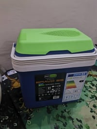 رمضان كريم  للبيع ثلاجه سيارة تعمل 12Vو220V السعر 200 الف 07848894419