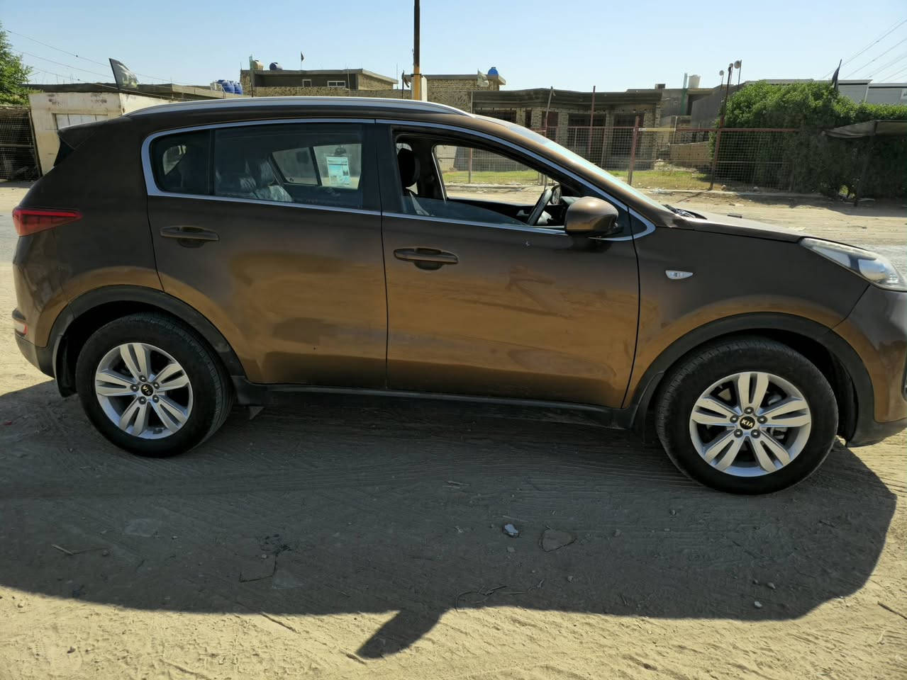 السلام عليكم كيا سبورتج خليجي موديل ١٧ سيارة جاهزة كير مكينة حدادية تخم تاير سيارة بأسمي رقم قادسية بيها بنيد صبغ وربع الجاملغ الخلفي وبالباب دحجه بسيطة مكاني الديوانيه سعرها ١٢٦ قفل الرقم ***********
