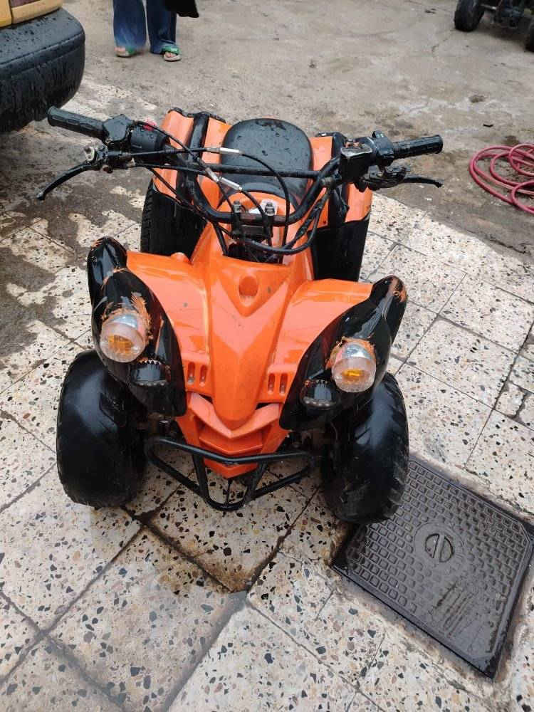 السلام عليكم ماطور اربع تايرات  نضافه مثل ماموضح بل صوره وايرمنيه شغاله سلف شغال ويا تاير جديد السعر ٣٠٠ وبي مجال شراي خاص او انتصل ***********
