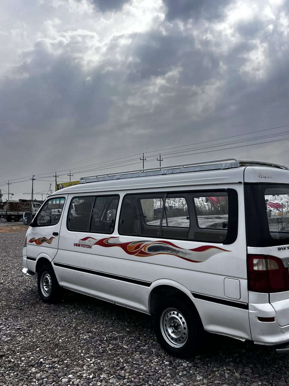 السلام عليكم.  فتون  موديل 2015  
رقم واسط بسمي تحويل ثاني يوم 
سياره كير اكسن محرك جديد.  شرط 
كهربائية شغال من طول لطول 
تخم تاير جديد.  سياره حلوه بيها مكانات صبغ بدون ضربه .  
السعر 85 وبيها مجال قليل 
مكاني البصره الزبير.  
استفسار عل الرقم ***********
