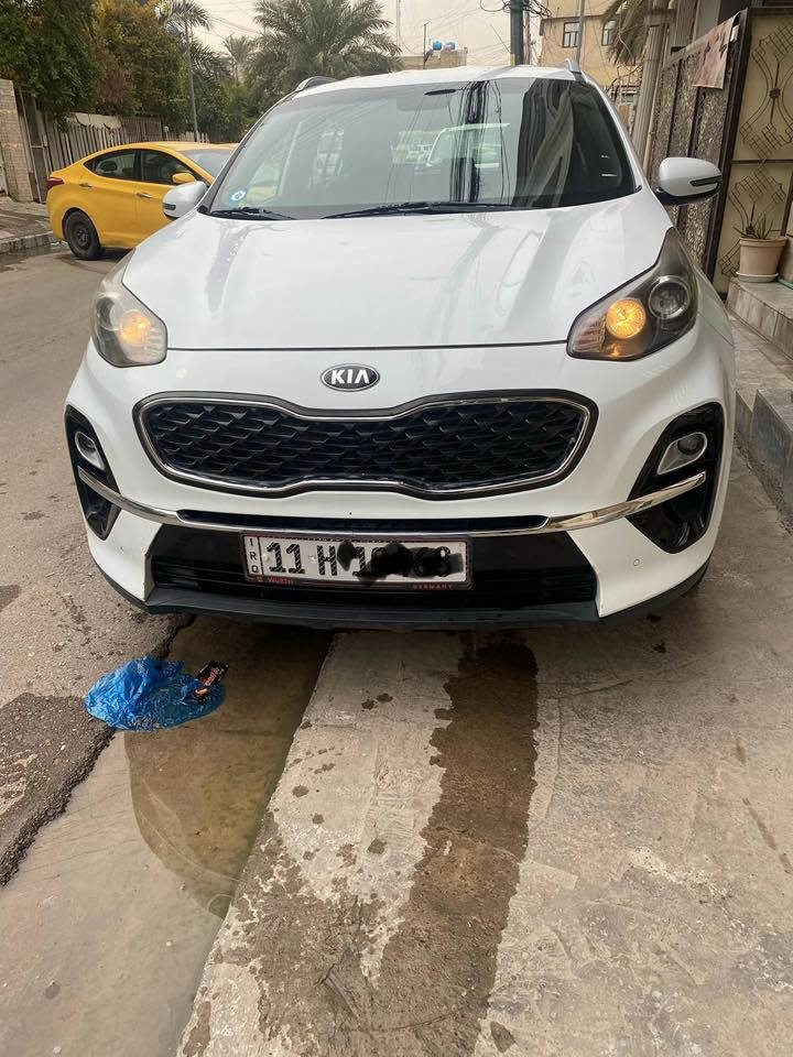 كيا سبورتاج موديل ٢٠٢٠ اللون ابيض خليجي ماشية ٥٣ الف كم محرك ٢٠٠٠ دوش حساسات امامي خلفي كاميرة خلفية كراسي كهرباء تحكمات استيرن جهتين مراية اوتودم شاشة اندرويد تخم تاير جديد لوحات وسنوية لغاية ٢٠٣٠ 
الدعامية الامامية بيها صبغ ورصعة صغيرة بحافة الباب خلف السايق والباقي مكفول من اي شي فتح اوتبديل بالسيارة 
السعر ١٩٠٠٠$ الف وبيها مجال بسيط
مكان السيارة بغداد/ الاعظمية
للتواصل مع الرقم  ***********
