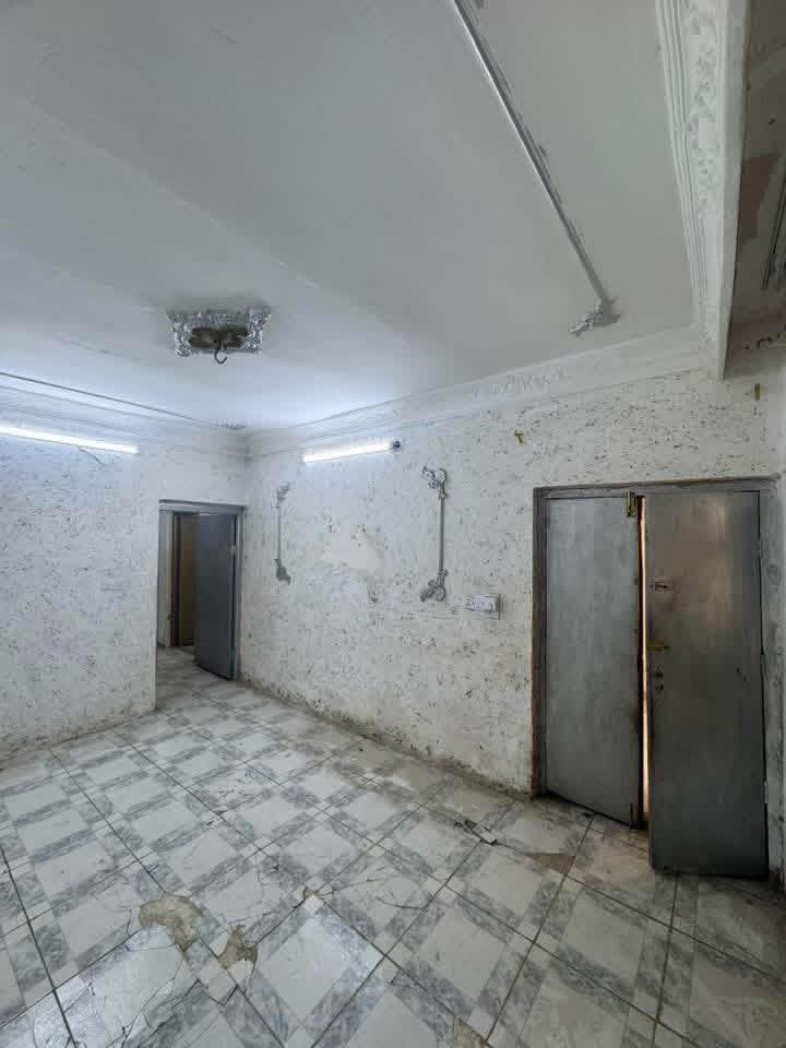 بيت طابقين للإيجار على شارع عام
المحتويات - 2 غرف نوم - استقبال - صاله - صحيات - منور طرمه سطح ( بيت كامل )
العنوان: الكويتي شارع جامع ابو تراب مجاور صيدلية حسن سلمان. للإستفسار ***********
الإيجار 450 الف
