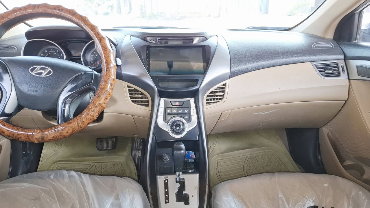 السلام عليكم النتره 2011 السياره مكفوله من الصبغ والتبديل جاهزه من كلشي كير مكينه حداديه تخم تاير مكينه 1800 ما مفتوحه السياره جديده المكان طويريج سنويه نافذه يعني تحويل السياره بسم كردي  ***********
