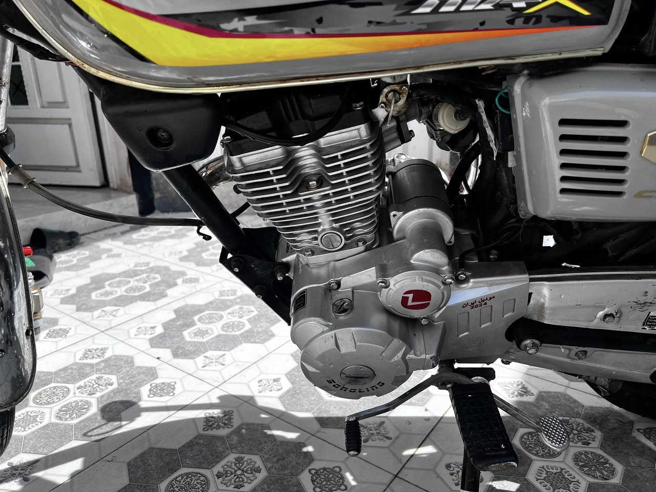 سيفان مديل ٢٤ انضف من ال٢٥ شغال بصمه سلف ريمون سويج دراجة نضافه فول ما متعوبة شلعه معدل كفاله كهربائيات فول نضافه الباخره يترجملي بي ورقة رقم شاسي الدراجة مداريها بكلشي صوتها حلو مو عالي (ملاحضه مبدلة دشبول وبيعه طيه خفيفة ما مبينه بالتاني مال بانزين ماريد أسويها وأغش احد بيعه يم الصناعه ب٣ دينار ينفخها)
للتواصل خاص وواتساب 
الرقم ***********
السعر ٦٩٠ وبيهه مجال حك جيه 
الماعاجبه السعر يرفع الزحمه لا تعلق ولا تدخل خاص
