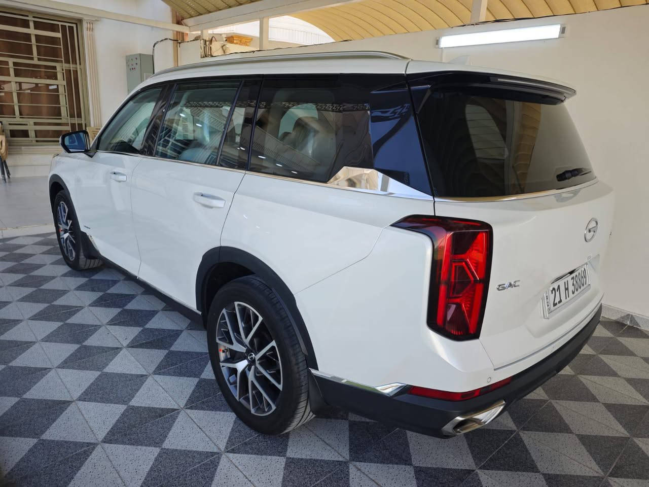 (GAC)  GS8 2023
(فول مواصفات) فئة GT مكفولة من تبديل وبارد وصبغ عدة تكحيل براس الدعامية من جوة 
🤚بيع اومراوس  بلاندكروز او برادو من موديل 9 الئ 12 او حسب القناعه
•محرك 4 سلندر 2,0L توربو 
•كير 8 سرعات بقوة حصانية 258 حصان 
•بصمة عدد 2 تشغيل عن بعد 
• رقم سليمانية بسمي 
•عداد المسافة 34,000
•فتحة سقف بانورامية 
•7 راكب 
•تحكم كامل بالشاشة 
• تدفئة وتبريد بالمقاعد الامامية 
•المقاعدة الأمامية كهربائية بالكامل 
•نظام اضاءة محيطية ذكية متعددة الالوان 
•نظام تعديل الصوت حسب سرعة السيارة يعله وينصه
•قاعدة شحن لاسلكي 
•نظام الصوت ألباين بـ 10 سماعات 
•حساسات امامية وخلفية 
•كاميرات محيطية بكل اتجاهات السيارة 360
•تسجيل الفيديو الطريق
•نظام تثبيت السرعة 
•نظام تحذير التصادم الامامي
•نظام الكبح التلقائي في حالة الطوارئ 
•نظام تحذير مغادرة السيارة 
•نظام المساعدة في الحفاظ على المسار
،لايت زنون عدسات 
،تبريد 3 قطع مركزي 
،صندوك كهرباء 
، مري شفط 
$ السعر 210 وبيها مجال 
📍مكان السيارة: بغداد التاجي 
***********
