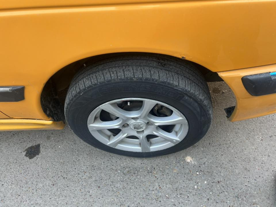 سلام عليكم
بارص موديل 2018 بأسمي تحويل كبل للمشتري 
بيها شبر بالجاملغ مال سايق صبغ وبيها طخات بسيطه كلش
تبريد تدفئه ادامه للمحرك بارحه 
عليها غرامات وهيئه السعر 55 والغرامات من السعر 
***********
