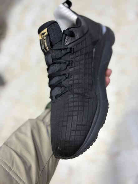 ماركة LI-NING شرط اصلي 
قياس ٤٤
طول القدم ٢٨
التواصل عن طريق الواتس آب ***********
