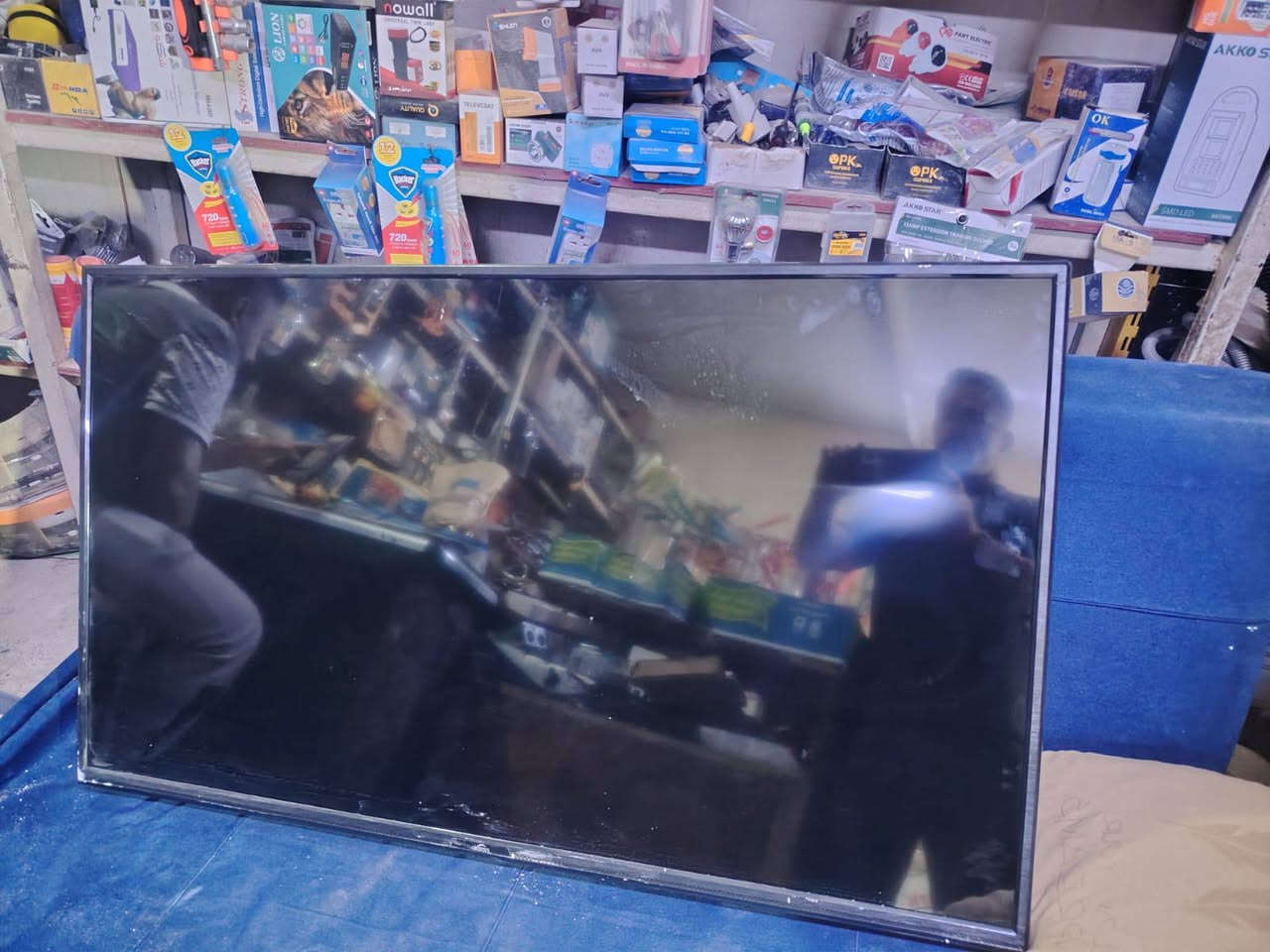 بلازما حجم ٥٥ للبيع كلش نظيفه هذا رقم صاحبها *********** بالزعفرانيه بمنطقة الوليد

