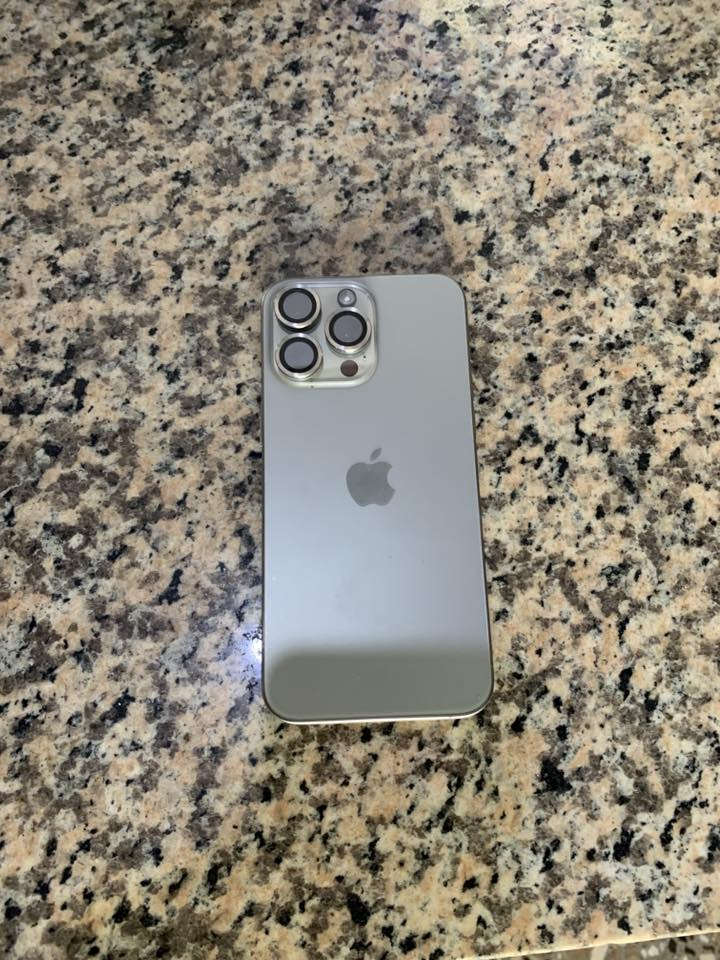 سلام عليكم آيفون 15 برو ماكس بطاريه 98 ذاكره 256 الجهاز جديد ونضيف زلغ مابي السعر 1150 وبي مجال المكان الحله مركز متوفر واتساب ***********
