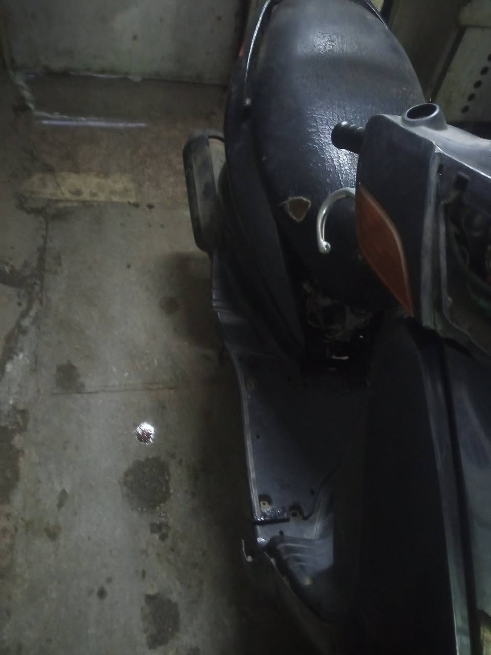 سلام عليكم دراجه سكنس نثيهه ياباني دراجه بلاديه الله شاهد دراجه صاله 4تشر متروكو كامت عندي وعفته عوزه بس تجفين كهربايات شغله كلشي شغال كابريتر خطين ستان حساس دراجه بكاني مدينه الصدر ب 300وبيه مجال وبيع كوم حديد  رقم ***********وتساب متواجد
