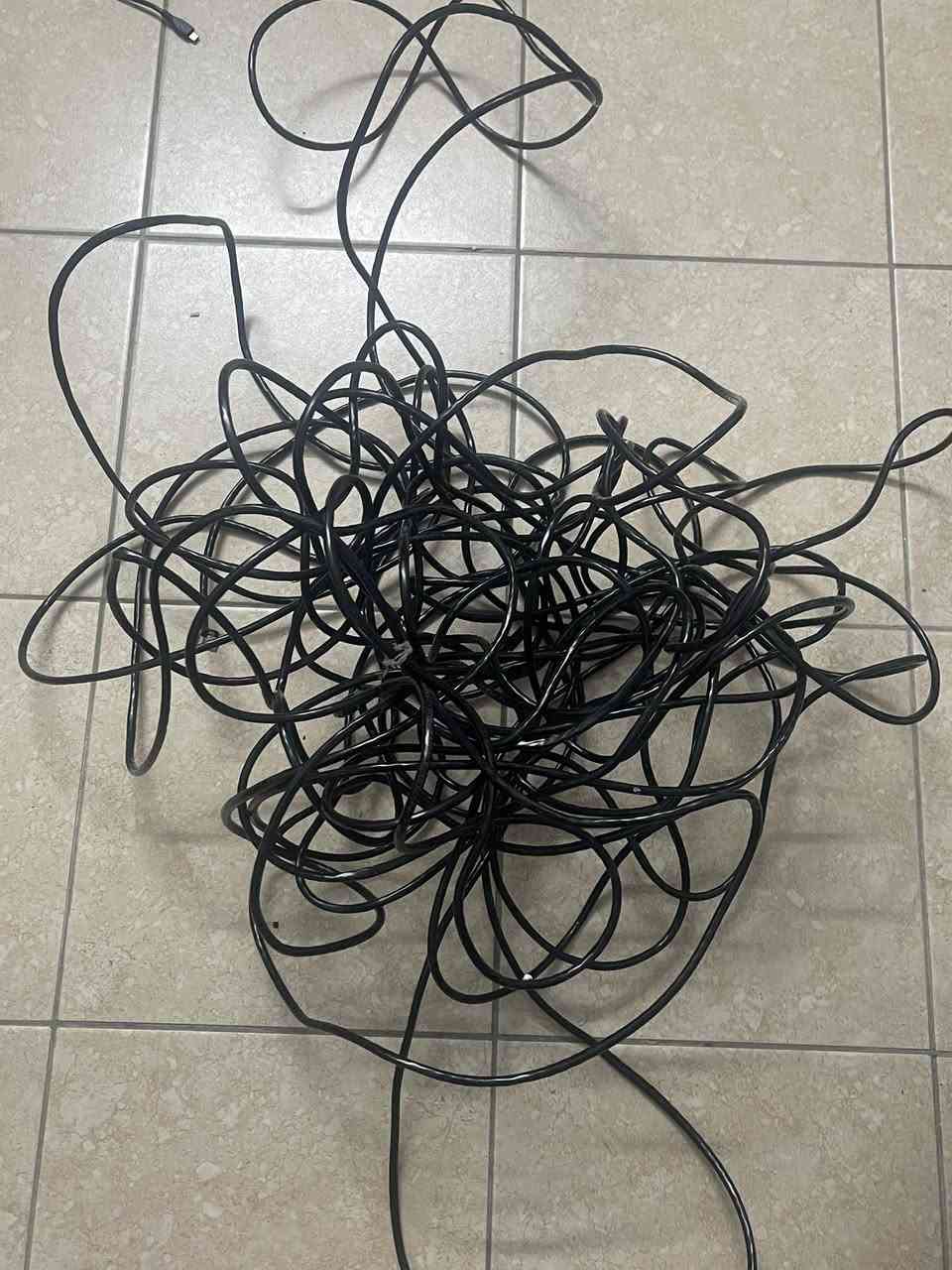 شلع اب 169 الف قفل قفل قفل اقره تفاصيله
ابلي فور اسلم اونلاين وياه 3 يدات وكيبل نت ابطول 20 متر
لوك ستيكر ما مفتوح ولا مصلح ملاحضه مرات يطلع صوت منه كلش خفيف من تخلي القرص بس ممأثر ابد وياه 11 قرص مشخطات كلهم عنوان بغداد بسمايه ***********
