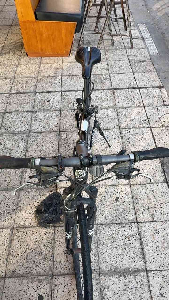 🚲✨ للبيع دراجة Centurion Cross Line 50 الألمانية 🇩🇪 ✨🚲

✅ فريم ألمنيوم بالكامل.
✅ ويل أمامي وخلفي ألمنيوم.
✅ مكينة 8×3 (8 سرعة).
✅ دبلات أمامي.
✅ الغيارات والفرامل كلها شغالة 100% 💯
✅ الدراجة جاهزة للاستخدام وما تحتاج أي تصليح 👌

📌 الملاحظة الوحيدة: بيها بنجر بسيط بالإطار، وغير هيچ أمورها تمام 👍

📍 الموقع: بغداد - الدورة.

💰 السعر: 180 ألف دينار (قابل للتفاوض بالمعقول).

📩 للتواصل: خاص أو الاتصال على:
📞 ***********

🔥 دراجة أصلية ونظيفة، فرصة للي يريد جودة وسعر مناسب. مريح للرحلات الطويله خفيف وسريع جداً
