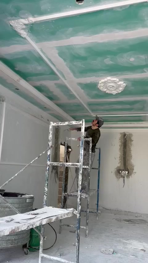 وجبة من الابداعات المتواصله 
من اعمالنا المختلفه في جميع مناطق قضاء جلولاء 
واماكن مختلفه اخرئ 
مستعدون لجميع الاعمال الي تختص بصبغ المنازل خارج وداخل بأجود انواع الاصباغ من مناشئ مختلفه عالميه ومحليه
نسأل الله لنا ولكم الرزق الحلال والصحه والعافيه
هـ***********المجموعة العالمية مكتب العسكري
