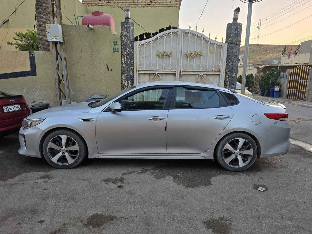 السلام عليكم
سيارة optima موديل 2016 بيها قطعتين فقط [البونيد من اميركا امبدل والجملغ الخلفي فقط] الباقي كفالة. 
ماشية 159. 
ترهم مراوس فقط مع K5 (وانطي فرق) وبيع 120 ورقة وبيها مجال قليل جداً.
سنوية 27 ورقم جديد
بأسمي السيارة تحويل بأسم المشتري فقط (يعني ما اسوي وكالة عام).
اي استفسار راسلني خاص وتدلل 
واتساب ***********
