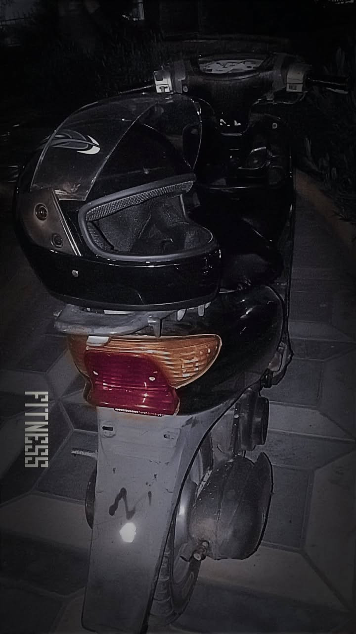 دراجه عصفوريه فحل سرعه 60 كهربائيات كامله اشاير بك لايت ابلادي ديل ابلادي الدراجه اي شغله تجاريه مابيه نقص فقط عداد سرعه السعر ٣٥٠ او بيه مجال مكاني بغداد حي العامل رقم تلفون *********** واتساب موجود 👍🏻🏍
