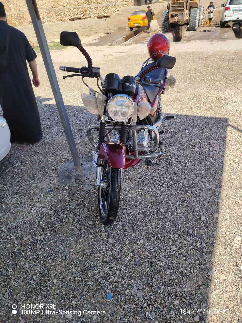 السلام عليكم موطور هايوشه موديل 24مكفول كامل خوذه وجادر سعر 950وبي مجال شي بسيط رقم ***********
