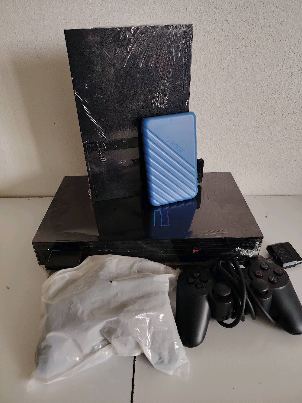 Ps2 Fat & Slim 60gb
كامل ملحقات - کامل تشت
كل واحد ویا یدة وحدة - هەرێکێ دەسکەک دگەل
السعر 
الفات 50 الف - 50 هزار
السلم 45 الف - 45 هزار
توصيل متوفر - گەهاندن بەردەستە
الرقم 
***********