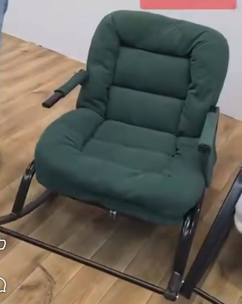 *هل تبحث عن الراحة المطلقة والاسترخاء بعد يوم طويل؟* 💆‍♀️💆‍♂️نقدم لكم
🥇كنبة هزازة طبية موديل 2025🥇

متوفر ب 4 الوان مميزة : 
اسود 🖤. سكني 🩶. بيج 🤍. اخضر 💚

رفيقكم المثالي لجلسة لا مثيل لها!
✨ راحة فائقة: تصميم طبي بحشوة إسفنجية وطبقة قطن ناعمة.
✨ تحكم كامل: مسند ظهر قابل للتعديل بـ 5 مستويات مختلفة.
✨ جودة ومتانة: هيكل حديدي صلب وقماش فاخر مقاوم للماء.
✨ أناقة وعصرية: متوفر بألوان راقية (بيج، سكني، أسود) تناسب كل ديكور.
✨ عملي ومريح: مزود بجيوب جانبية لوضع كتبك أو هاتفك.
✨ مثالي لغرفة المعيشة، غرفة النوم، وحتى الفنادق الفاخرة!
✨ الأبعاد:102 * 66 * 87 سم.
**لا تفوت فرصة الحصول عليه!*

📌 متوفر التوصيل لكل مناطق الضفة والقدس والداخل 🚚🚚 
📌 للطلب والاستفسار عبر رسائل الصفحة 💌💌


**إذا كنت صاحب هذا الإعلان وتريد حذفه لأي سبب، رجاءا أرسل رسالة إلى الدعم الفني**