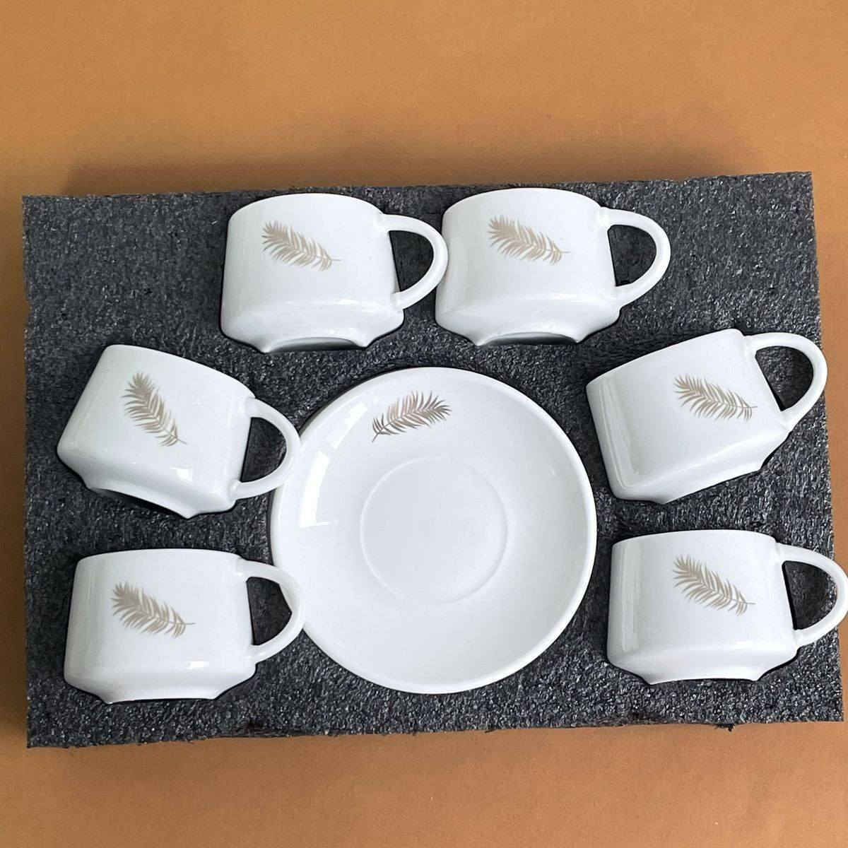 سيت فنجان ☕️ 

سيت يتكون من👇🏻

 (6) كوب
(6) صحن


**إذا كنت صاحب هذا الإعلان وتريد حذفه لأي سبب، رجاءا أرسل رسالة إلى الدعم الفني**