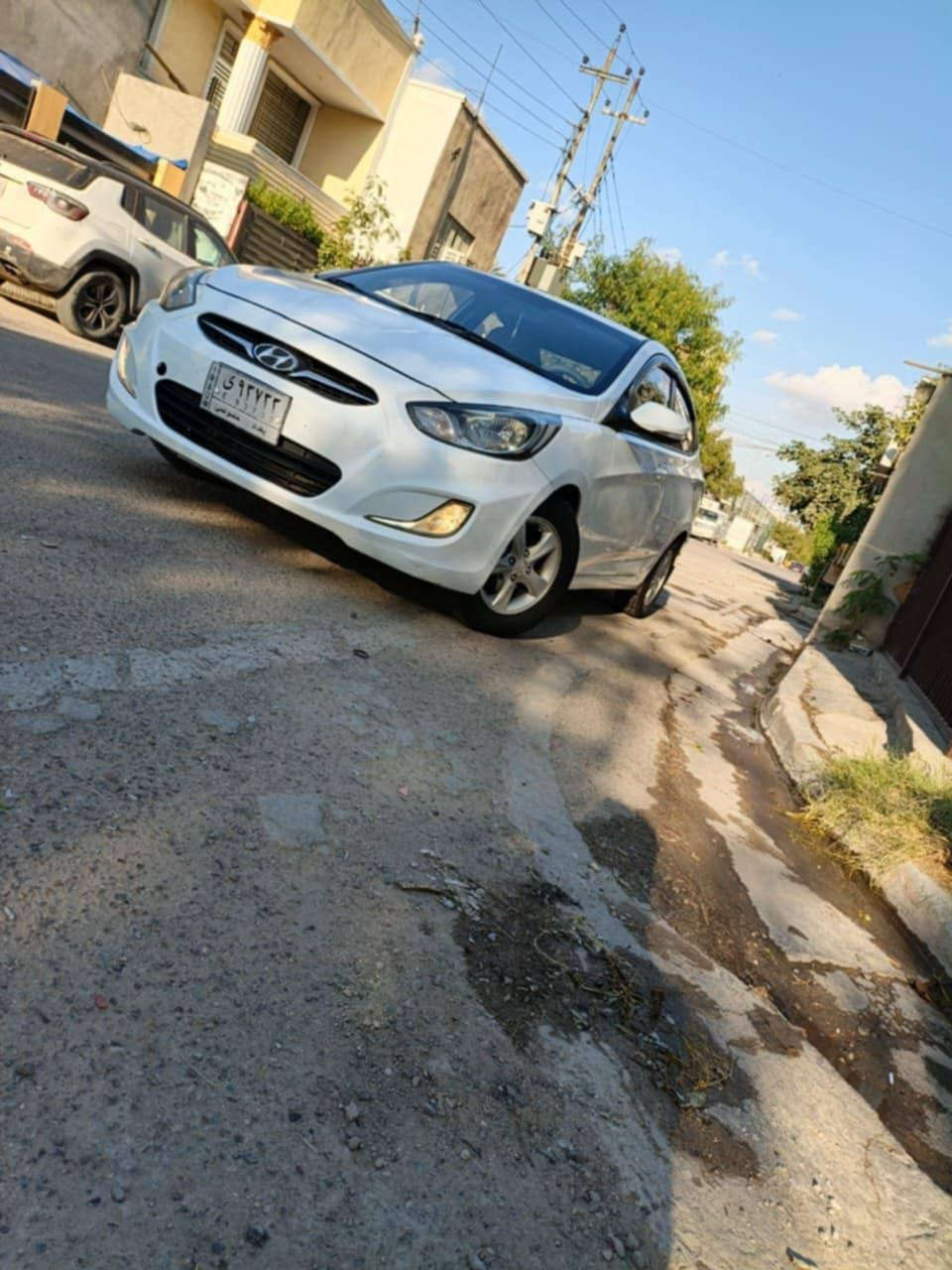 سلام عليكم اكسنت ٢٠١٣ خليجي بيهه جاملغات الاماميه واحد بارد والثاني مصبوغ والباب الخلفي عكس السائق بارد والهلال الخلفي عكس السائق مصبوغ مكينه ١٦٠٠ السياره جاهزه تبريد شغال  رقم بغداد  السعر ١٠٠ $  وبيهه مجال سياره جاهزه المكان البياع حي الرساله ***********
