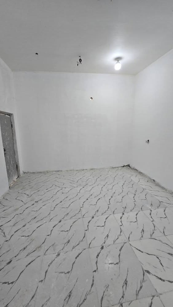 سلام عليكم بيت للبيع بزين لعابدين مساحه 150 كدادم خطوه زين العابدين بشارعين سعره 70 وبيه مجال (*********** ه‍.
