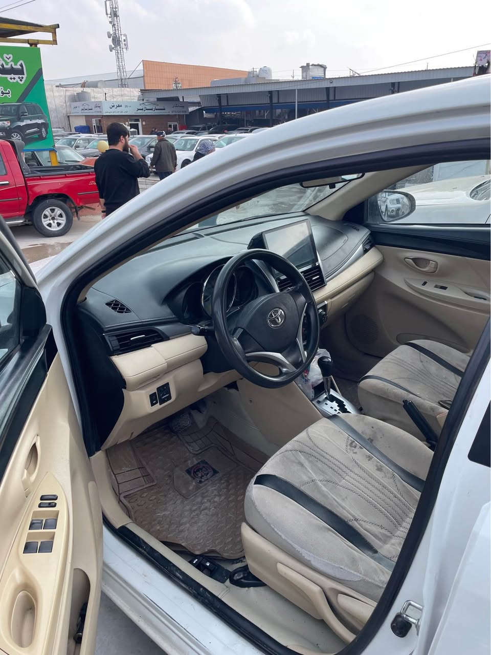 تۆێۆتا یارس 
مۆدێل ٢٠١٥
تەنها فرۆشتنە
سەیارەکە سەقف و بۆنیت و سنوقی بۆیاخ نیە بە چواردەوەرە بۆیاخە 
دەعم بەس قرچێکی بە سیتی پێشی هەیە 
زەڕبە و ناوگرتنی نیە 
سەنەوی لە ٢٠٢٤ بەسەر چوە
 ناو زەردە
مەکینە بچوکە 
گێر و مەکینەی بێ عەیبە 
*********** السليمانية, العراق
