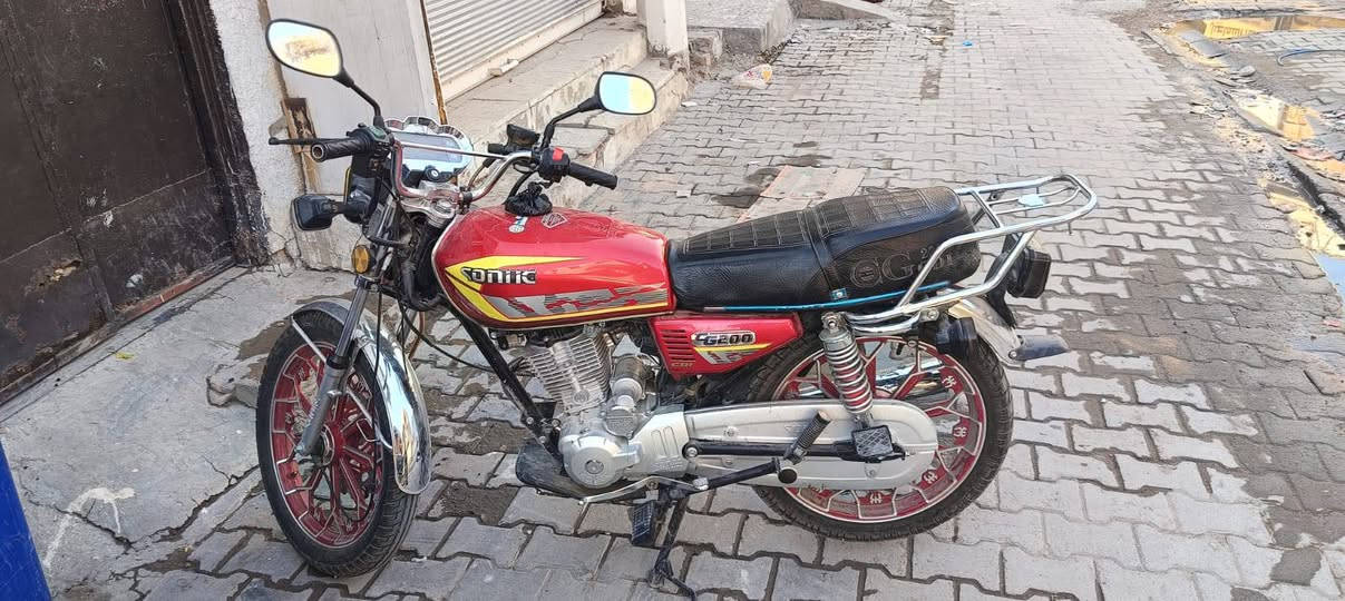 السلام عليكم 
دراجه سيفان (سونك)  5 كير محرك 200 سيسي النظافه بالصوره موضح 
السعر (550 ) وبيها مجال للطيبين 
المكان : الكاظميه 
التواصل : ***********
