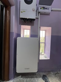 منظومة شمسية ١٠ أمبير • انفرتر ES ٦،٦ كيلو • بطارية داينس ١٠ كيلو