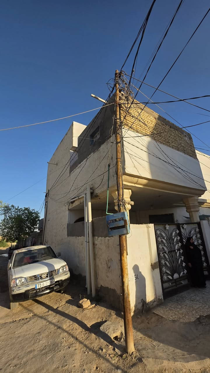 دار للبيـــــــــــــع...
زويــــــــر الغربي خلف معمل المرور... 
ـــــــــــــــــــــــــ
طابــــــــو زراعي سنـــــــــد /25....
بمســـــــــاحه /150م ركـــــــــن... 
ــــــــــــــــــــــــــــــ
طابقيــــــــن والبناء نظيف جداً.... 
مبلـــــــــغ البيـــــــع /93 مليــــــــون معروض 
ـــــــــــــــــــــــــــــــــــــ
ثــــــــلاث غرف نـــــــــــوم صالــــــه هـــــــول مطبـــــــــــخ صحيات خارجية وداخليه كــــــــــراج ومـــــــــــــناور... 
ـــــــــــــــــــــــــــــــــــــــــــــ
عقارات رامســــــــــر 
***********
***********
