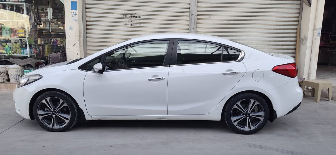 السلام عليكم
كيا سيراتو 2014 خليجي
محرك16 دووش غير مفتوح 
كير وتبريد وطخم جديد وشرط
رقم جديد سنوية وهزة وفحص جديد 2029
مواصفات 
تحكمات جهتين 
5ويل كب كروم
تكييف خلفي
كزوز رياضي
لايت LED 
بك لايت LED
اشاير مري 
مع فتح ترحيبي 
مري شفط 
ستيل يدات
بلاجكتور مع منافذ شحن 
السعر 118 
الرقم ***********
       ***********
