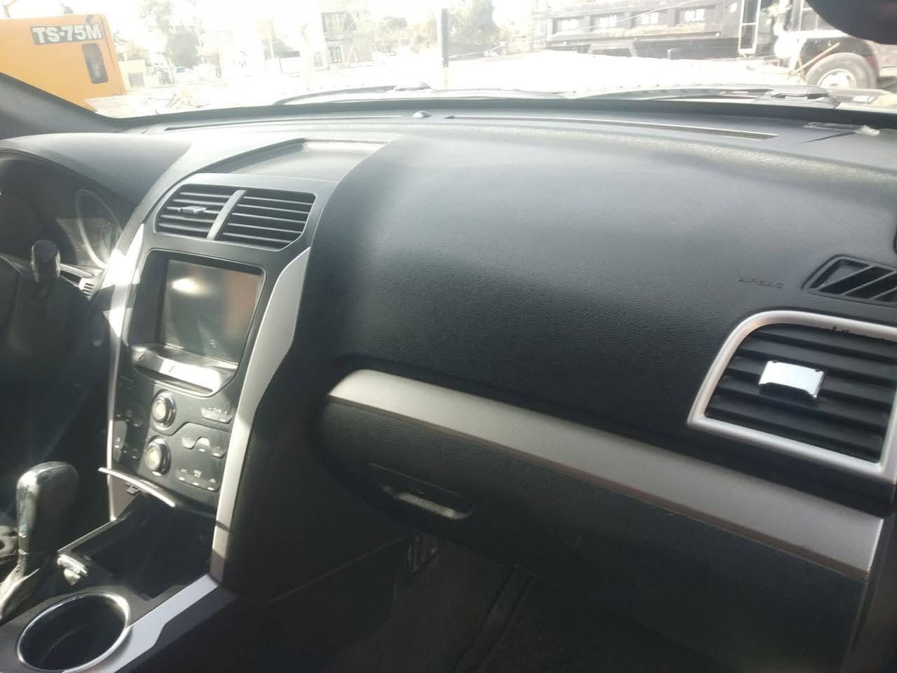 السلام عليكم سياره فورد اكسبلورا موديل٢٠١٢ رقم كربلاء باسمي مشروع وطني فول مواصفات عدا الفتحه السعر 105 وبيها مجال.. الرقم ‏‪***********
