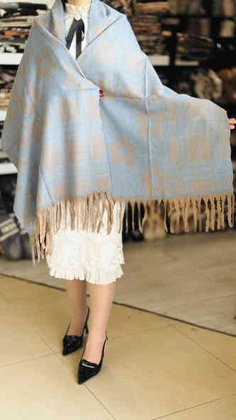 وصلت الوجبة الثالثة (عشاق الماركات )🔥🔥🔥🔥
التررند الجديد 😍😍النقشات الفووول 
الخامة الثكيلة ( وجهين القطعة كل وجه لون )
الدرزن 12 قطعة 
هل مرة الموسم ويانا غيرررر
قياسات 180*60
https://t.me/znzon246
***********
