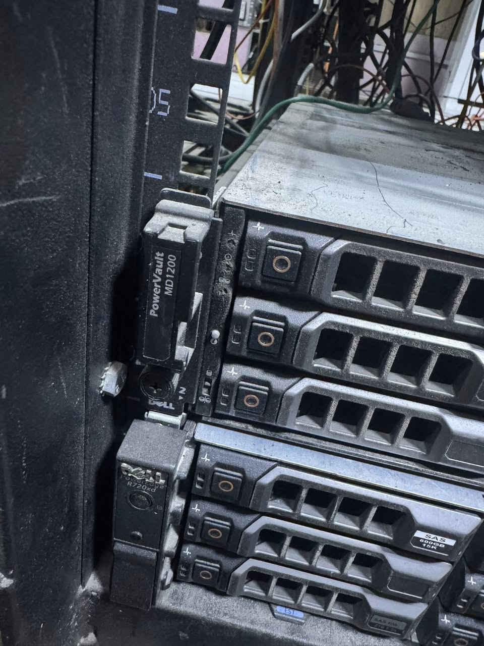 السلام عليكم
يتوفر انواع مختلفة من السيرفرات نوع HP و Dell مستخدمات وشغالة 
ويتوفر راكات سيرفرات عميقة 47U ,42U

R730

R720

R710

HP G7

R620

R610

MD1200 storage server 

Supermicro server 

للاستفسار الاتثال على الرقم ***********
