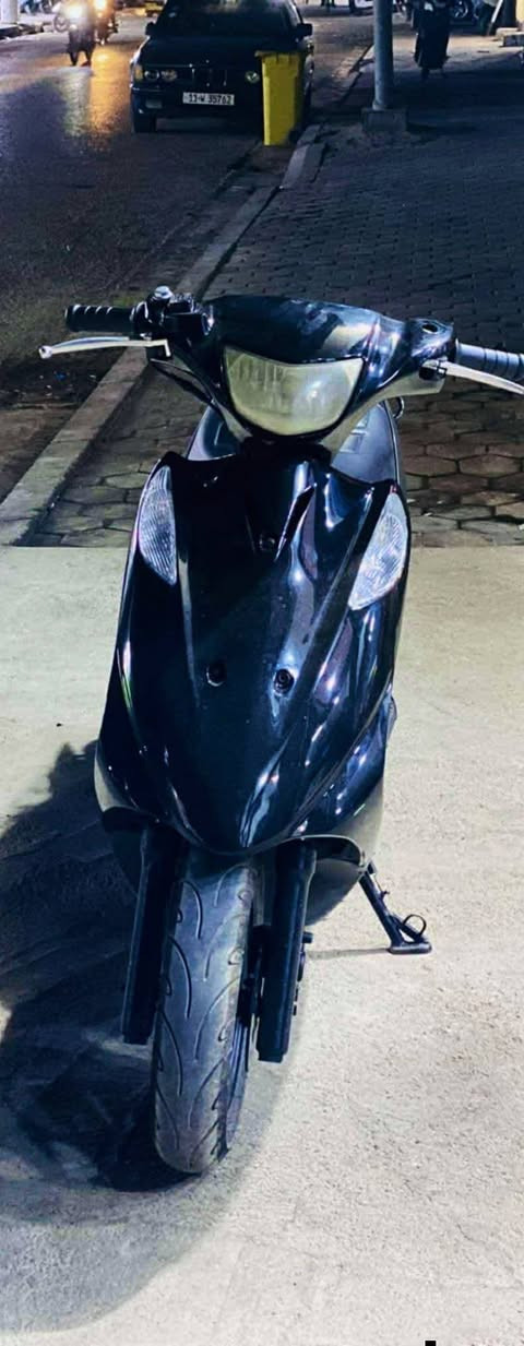 ادرس ياباني قديم كابريتر ...
سلف وهندر ..  كفرات نضافه 90% . شلعه ومعدل كهربائيات كلها شغاله . تايرات جديده ب 450 وبيها مجال... الشاري خاص او اتصل ***********
