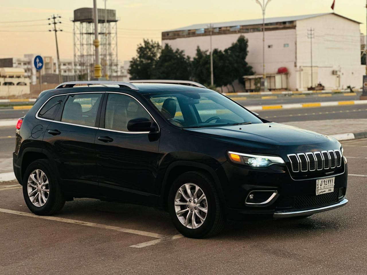 السلام عليكم
جيب شيروكي (بزون ) موديل 2019 للبيع
وارد  مرريكي جاملق وبنيد بدون دواخل
حادثه سرقه جاملق وبنيد
4 سلندر 2400 
90 الف كيلو 
المواصفات فوووول للأخير : عده البانوراما
* لون اسود
* مقاعد جلد  
* بصمة تشغيل وبصمة باب
* لد نهاري + زينون + بلوجكتر 
* حساسات خلفية 
* توقف اوتماتيك قبل الاصطدام ( مستشعر وقوف )
* كاميرا خلفية 
* رادار جانبي
* تنبية النقطة العمياء 
* مثبت السرعة
*شاشة عرض ووسائط لمس
* نضام المفتاح الذكي
* جام فول اوتو
* هندبريك بصمة
*مانع انزلاق
* اشاير بالمري
* فول تحكم مقود
* مدخل usb و aux وربط بلوتوث وكاربلير
*حساسات ضغط الاطار
* حساسات جودة الدهن
* رقم بغداد   تحويل ثاني يوم 
* سعر119
* مكانه  كربلاء 
* رقم الهاتف *********** كربلاء, العراق
