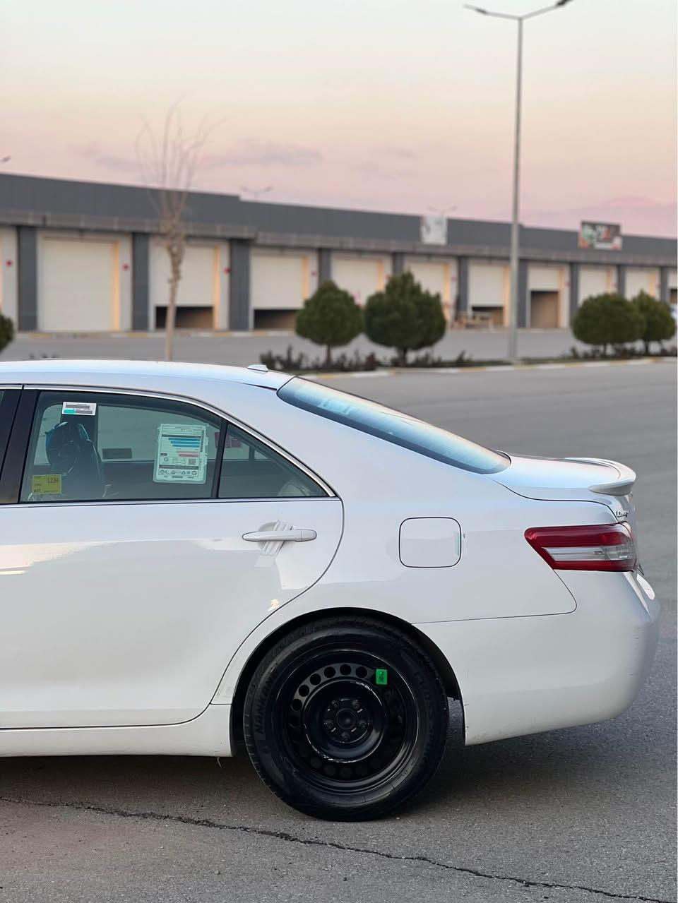 Camry 2011 LE
ئەمریكی كوشن كارەبا - ٤ جام ئۆتۆ
٣ سویچ بیلادی ماوە
یەك پەڵە بۆیاخی هەیە بێناو گرتن 
٣ پەلە ساردی بچووكی هەیە 
ڕۆنی گێڕو مەكینەی تازە گۆڕاوە 
٤ تایەی تازەی لەسەرە  
سەنەوی بەسەر چووە
گێڕو مەكینەی بەشەرت 
سعری ١٢٢$ مەجالێكی برایانەی تیایە 
شوێن سلێمانی 
*********** السليمانية, العراق
