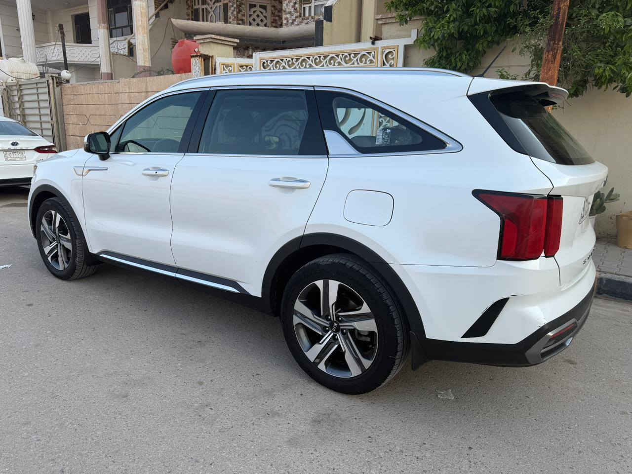 السلام عليكم
سورنتو خليجي

موديل ٢٠٢١

محرك ٦

فول مواصفات بانوراما كير ماوس

تدفئة وتبريد بالكشن

صدر وتايرات كله جديد
كفاله عامه بيها شبر باب الخلفي عكس السايق بارد

رقم سليمانية الجديد بأسمي شرط التحويل

واسط / الزبيدية
***********
***********
