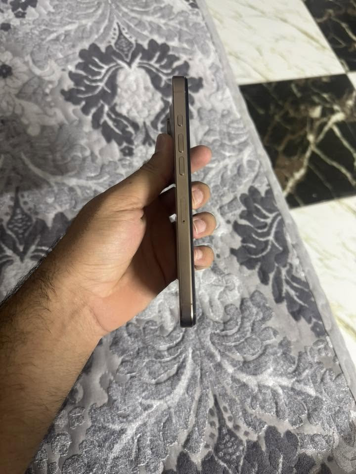 سلام عليكم ايفون 📲 16 برو ماكس ذاكره 256 بطاريه 94 مبدل شاشه اصليه وكاله سعره 500 اي خلل بل جهاز ماكو + ضهر ممتواجد على الفيس سعر 950 بي مجال  بغداد بوب شام الشعب رقم ***********
