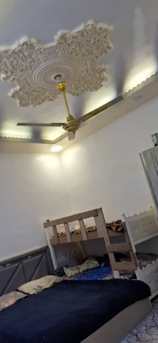 دار للبيع مساحه ١٠٠متر حي التحدي
اساس كونكريت بناء حديث طابوگ سقف كونكريت يتكون من ،

 استقبال 5.5 ×3 

مطبخ 5× 3.5 

صالة 4×4

غرفة 

منور 

ارضية بوسلين 

سقوف جبسن بورد كل البيت وانارة مخفيه 

السعر ٦٠ مليون مع المجال البسيط 

للاستفسار اكثر الاتصال على الرقم او راسل واتساب ***********
