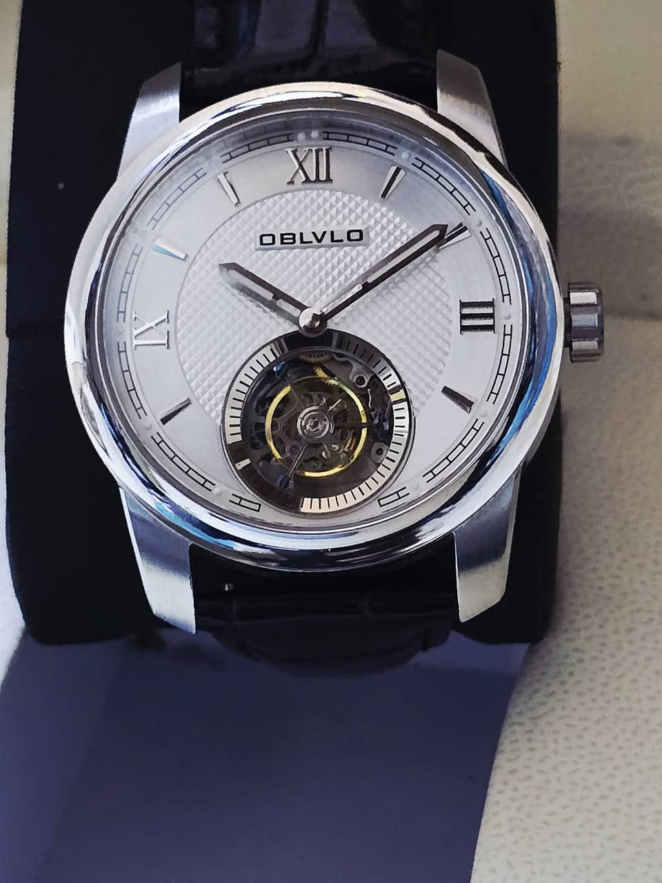 OBLVLO
اوتماتيك اصلي مكينه ياباني 
رقاص متحرك داخل الحجره 
رقاص ظاهري 
ظهر زجاجي مكشوف 
سير جلد اصلي قفل سير اصلي 
الساعه تقريبا جديده مع العلبه الداخلي وخارجية  والأوراق 
قطر ٤٣

١٦٠ دولار 
المكان اربيل 
يوجد توصيل 
Samer Akeel AlJboory 
https://www.tiktok.com/@samerakeelwatch?_r=1&_t=ZS-92XzzfzgLln


**إذا كنت صاحب هذا الإعلان وتريد حذفه لأي سبب، رجاءا أرسل رسالة إلى الدعم الفني**