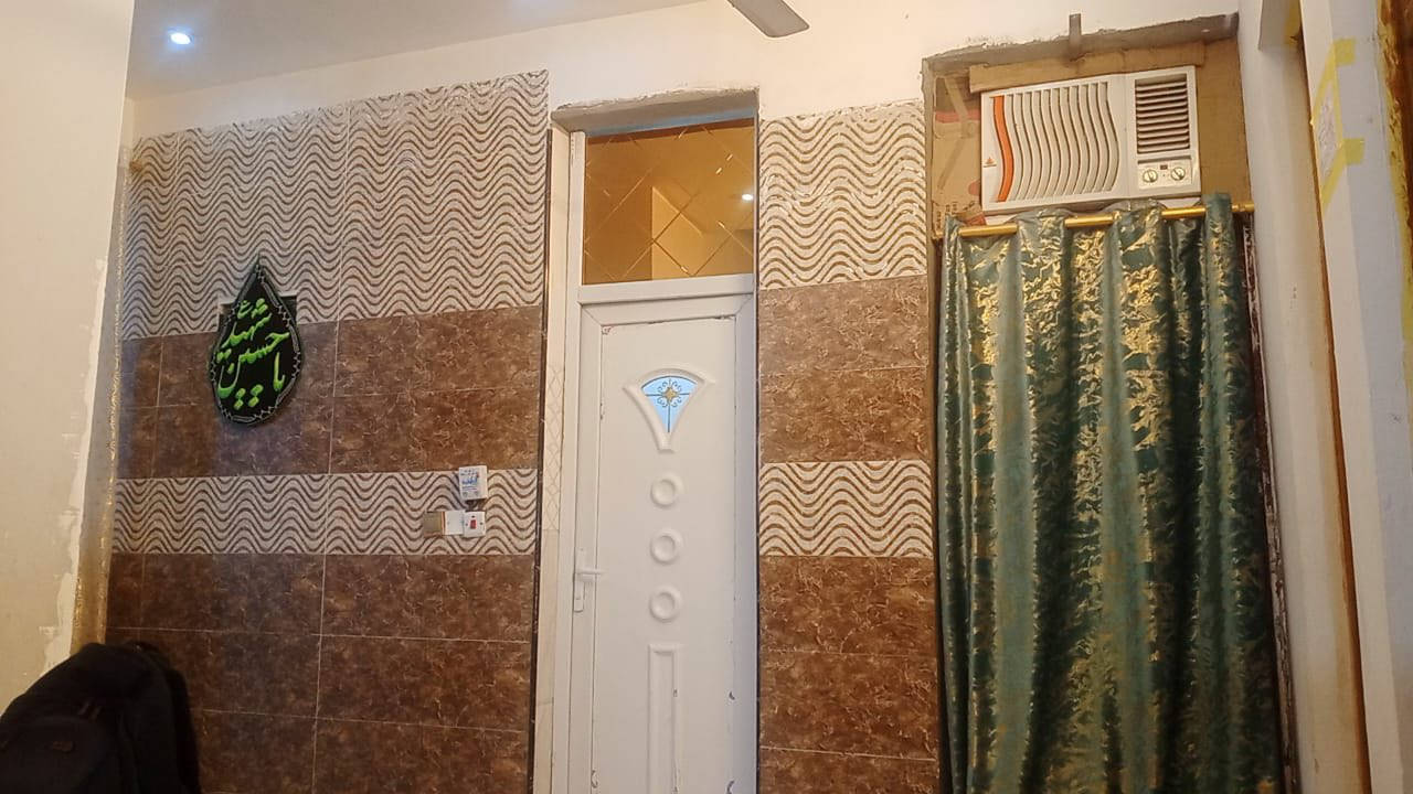 دار للبيع طابو صرف سكني
المساحه ١٥٠ متر بناء جديد 
يحتوي على استقبال طوله ٩ متر 
ومطبخ وصاله ويحتوي على ٥ غرف نوم 
بناء جديد صب مسلح طابوك وقريب على الشارع العام 
العنوان المدائن الورديه شارع الرئيسي الثاني للورديه ***********
